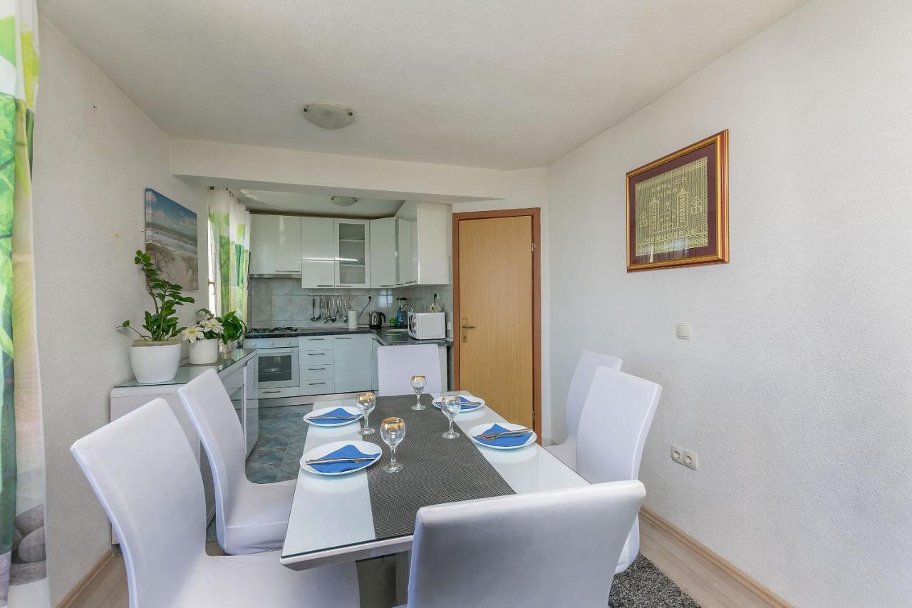 Apartments Ana Omis Exterior photo