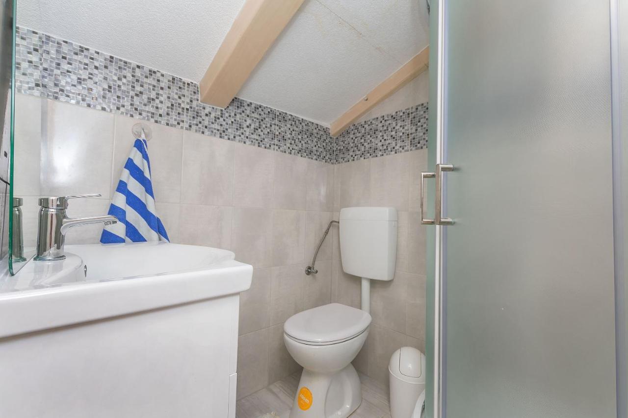 Apartments Ana Omis Exterior photo