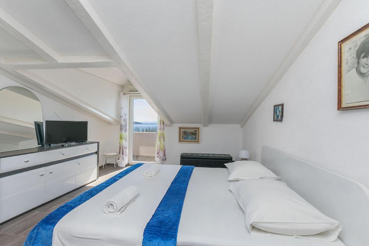 Apartments Ana Omis Exterior photo