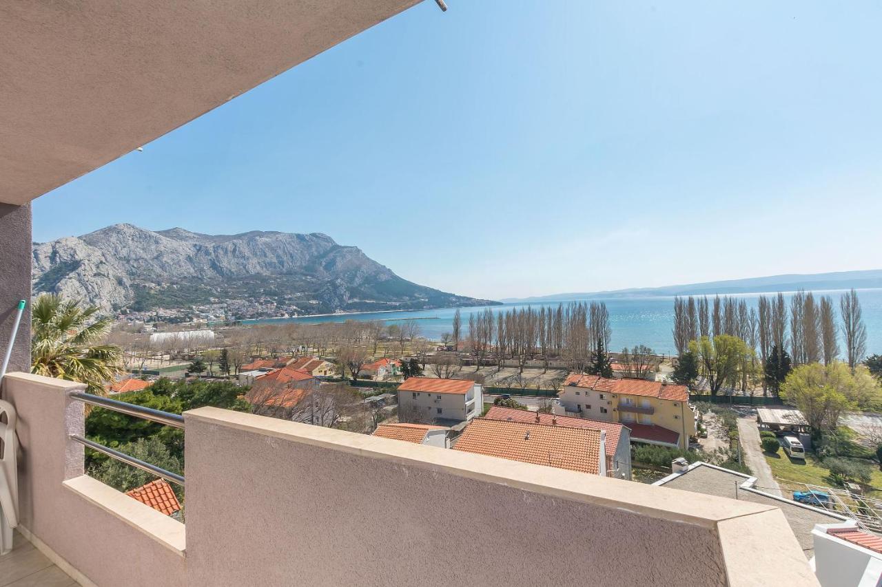 Apartments Ana Omis Exterior photo