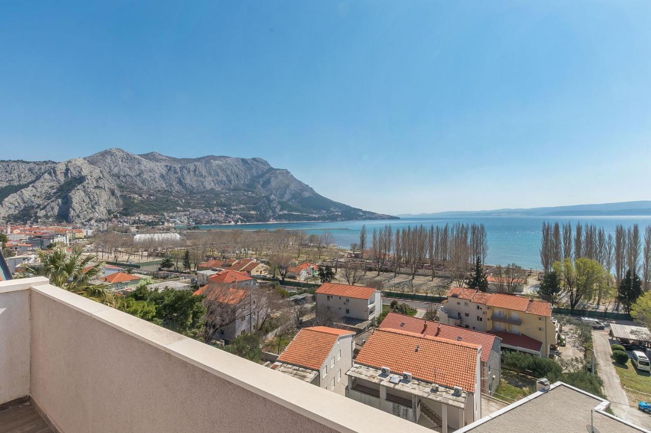 Apartments Ana Omis Exterior photo