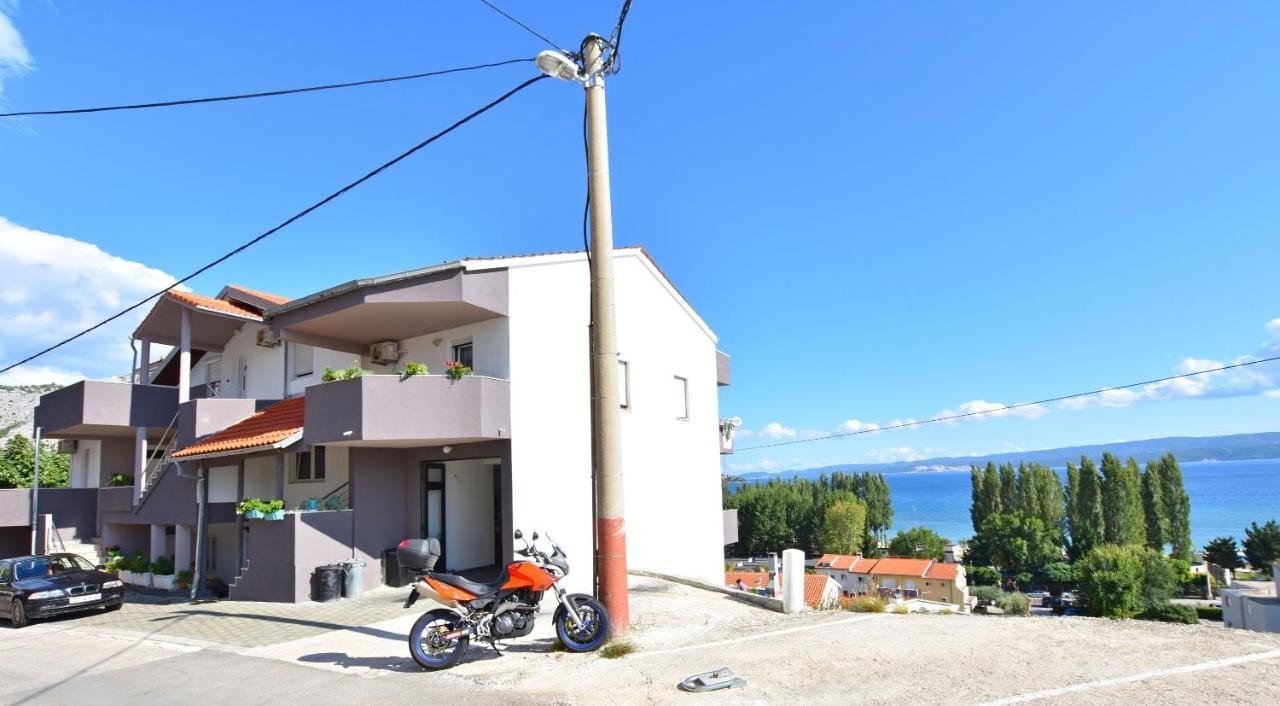 Apartments Ana Omis Exterior photo