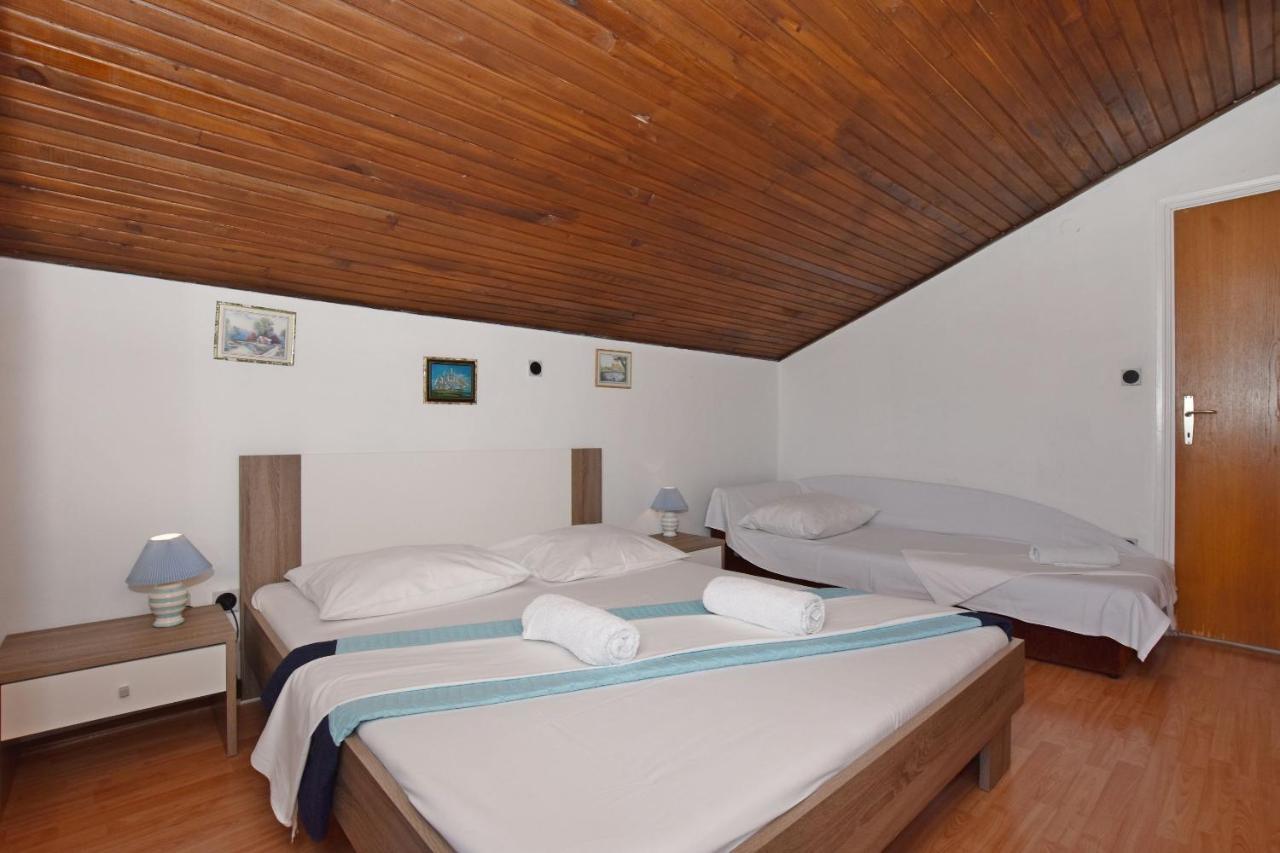 Apartments Ana Omis Exterior photo
