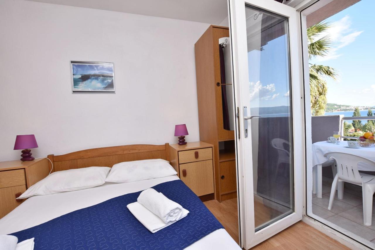 Apartments Ana Omis Exterior photo