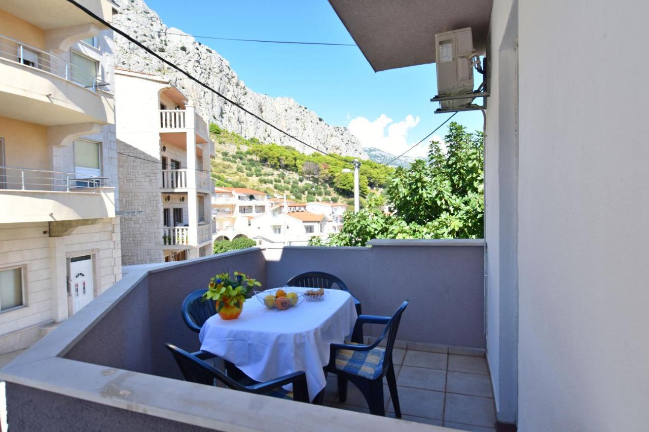 Apartments Ana Omis Exterior photo