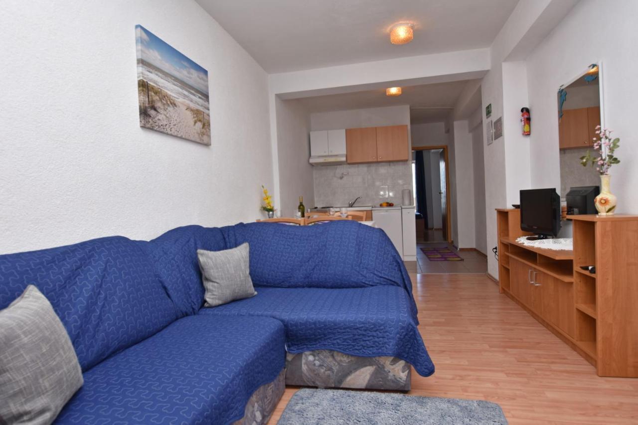Apartments Ana Omis Exterior photo