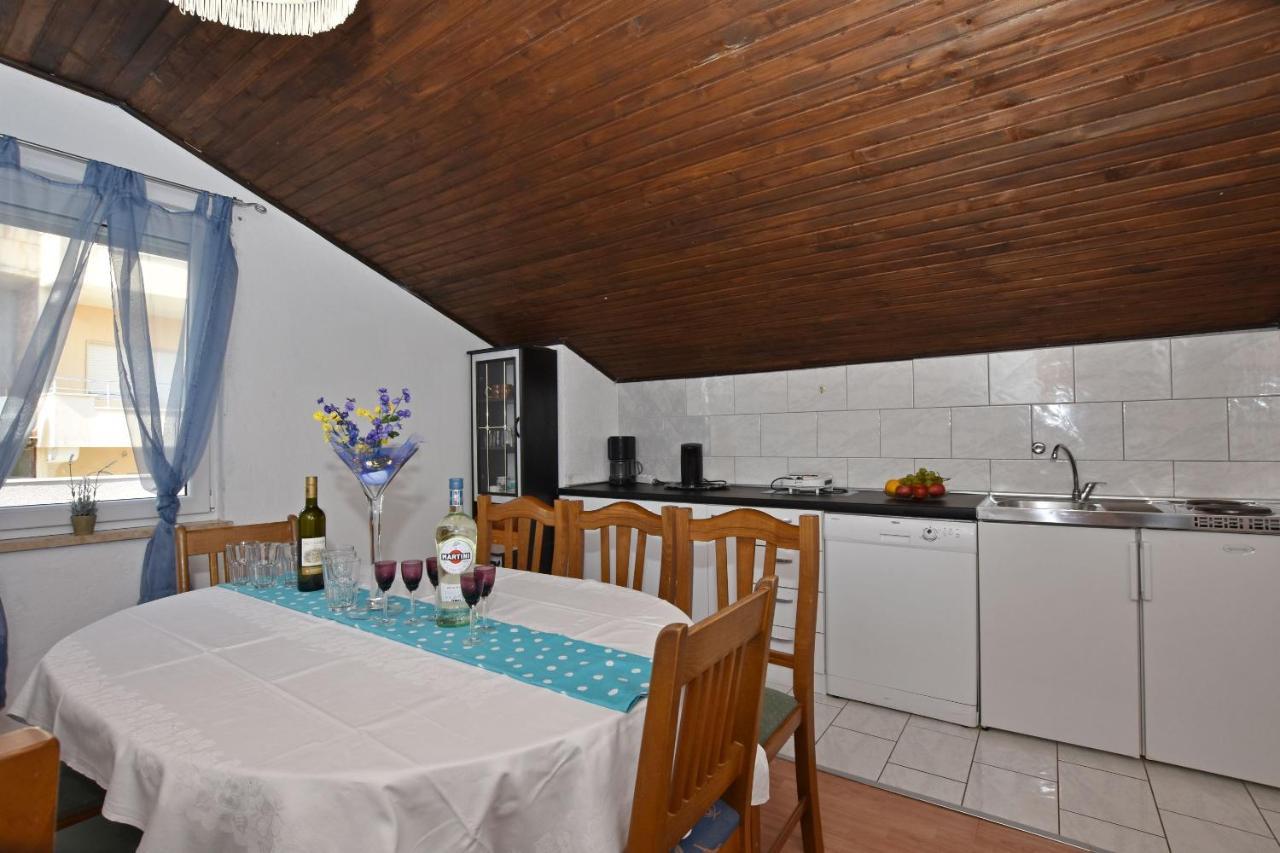 Apartments Ana Omis Exterior photo