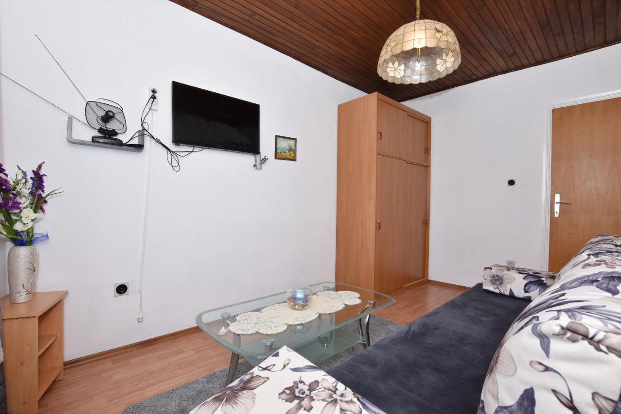 Apartments Ana Omis Exterior photo