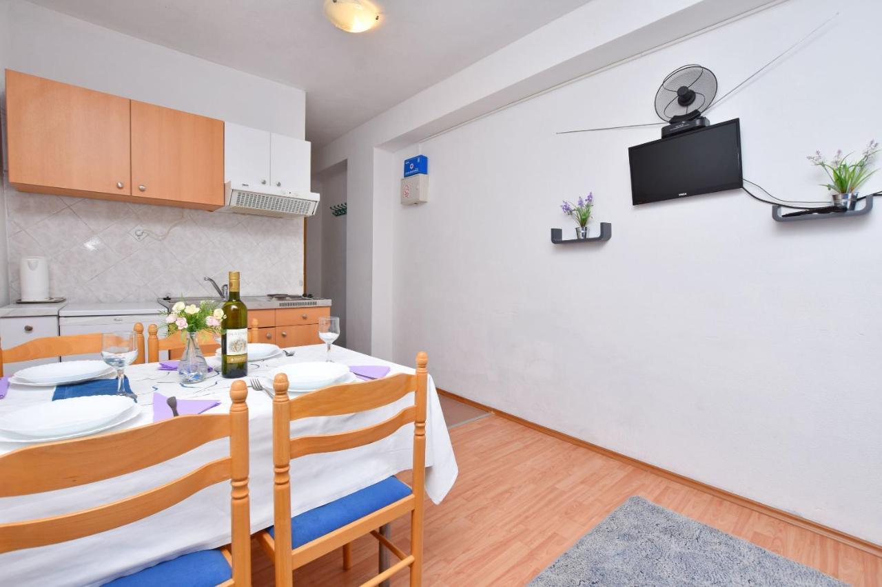 Apartments Ana Omis Exterior photo