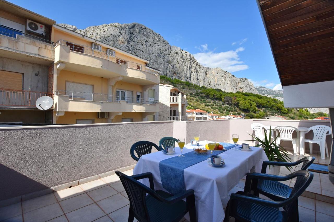 Apartments Ana Omis Exterior photo