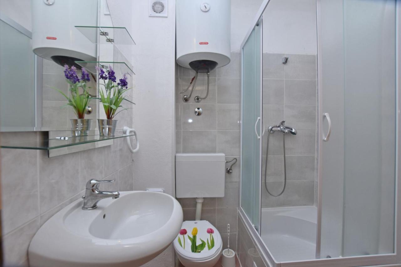 Apartments Ana Omis Exterior photo