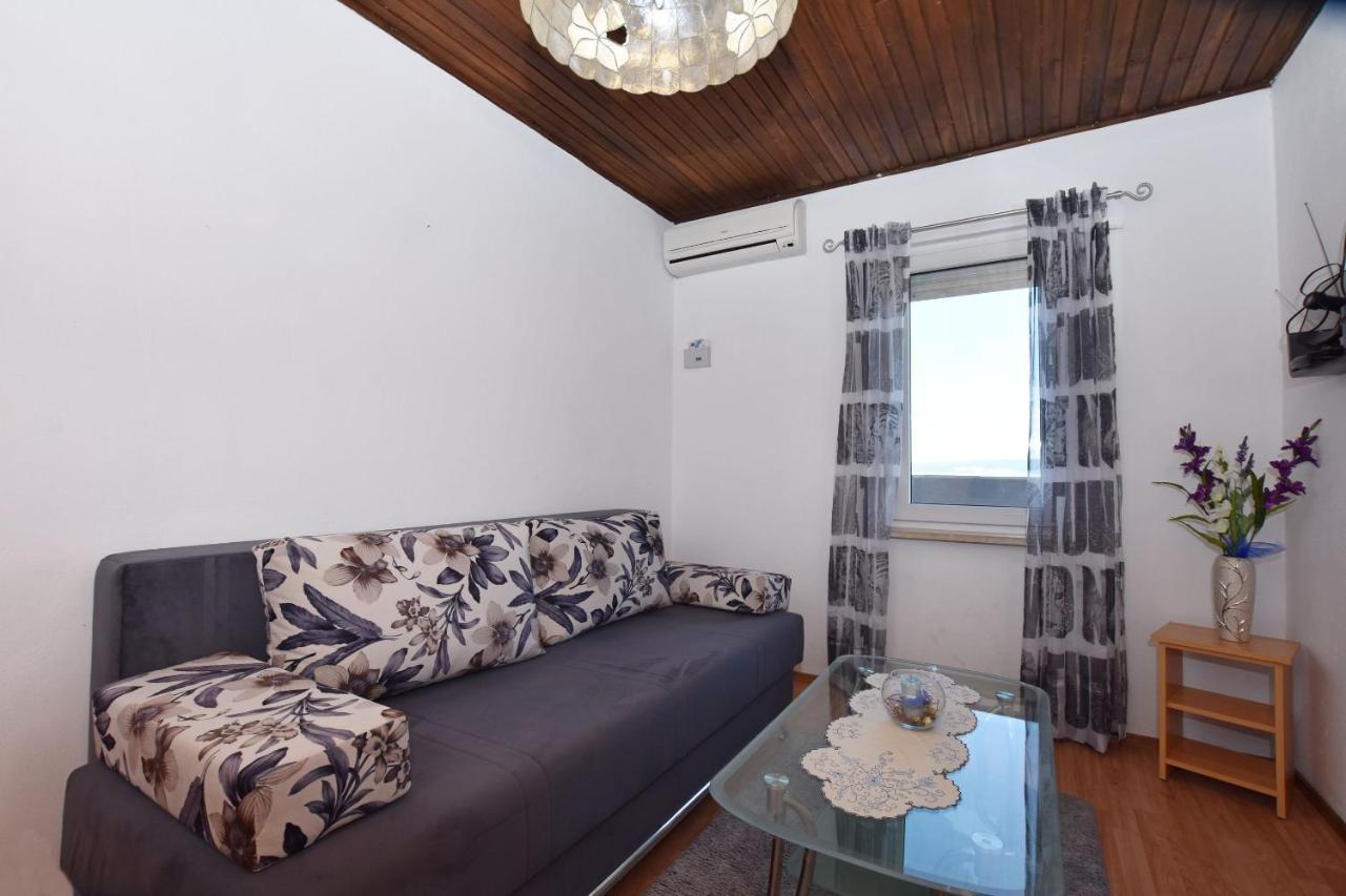 Apartments Ana Omis Exterior photo