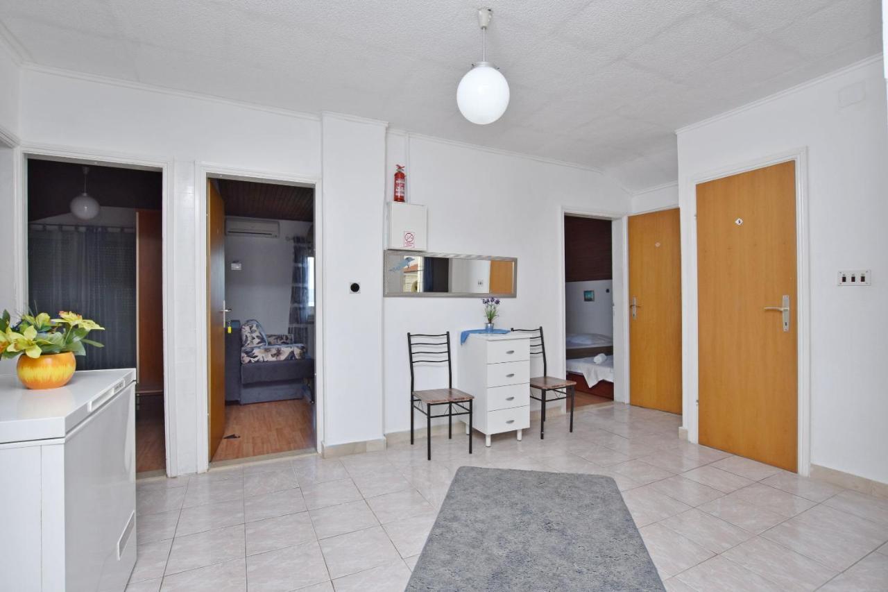 Apartments Ana Omis Exterior photo
