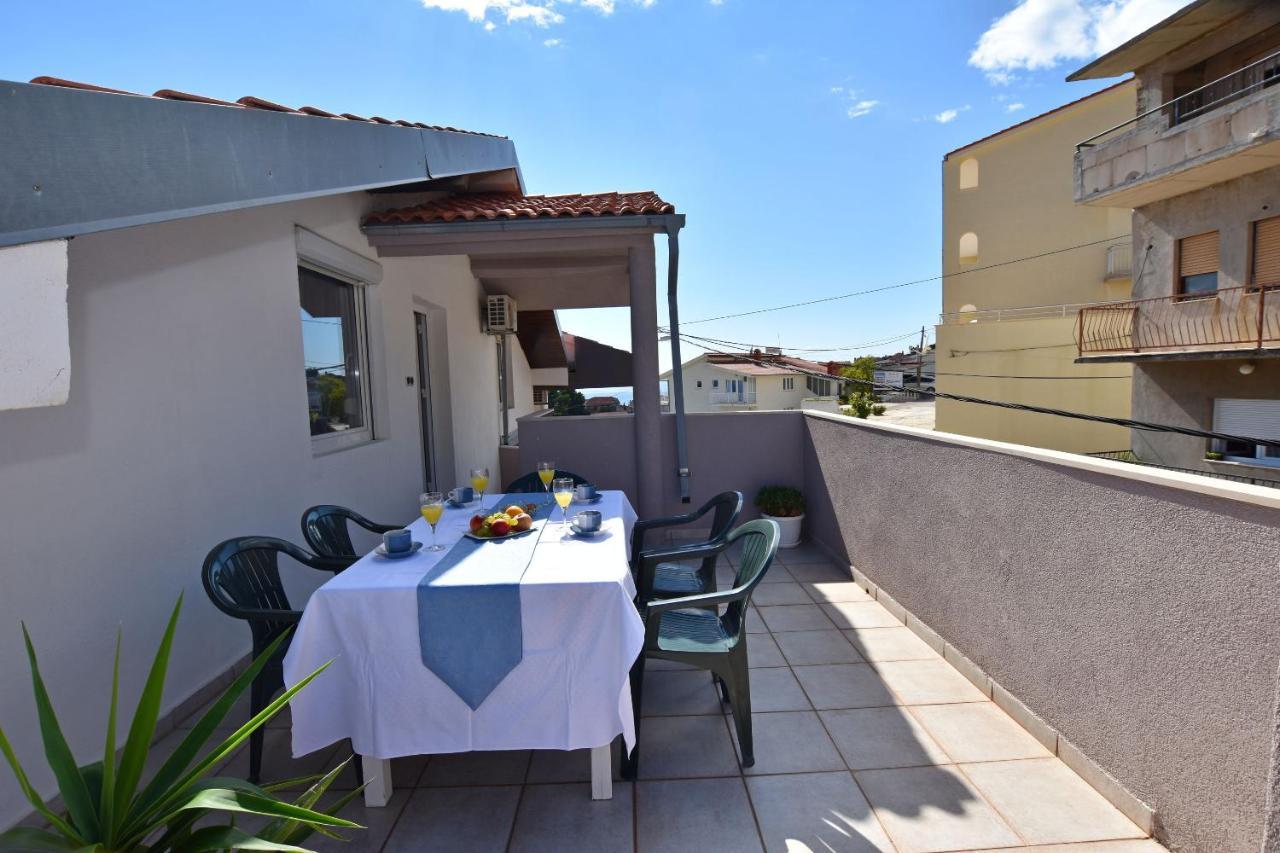 Apartments Ana Omis Exterior photo