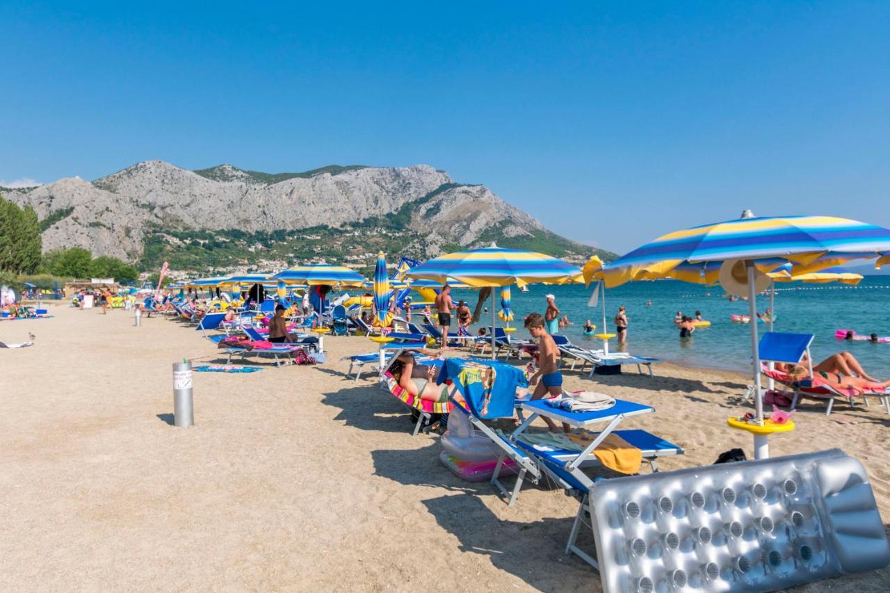 Apartments Ana Omis Exterior photo